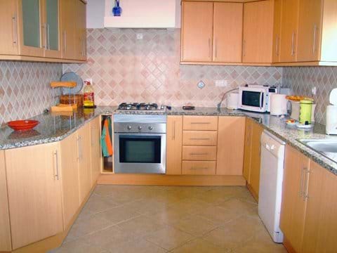 Fully equipped spacious kitchen