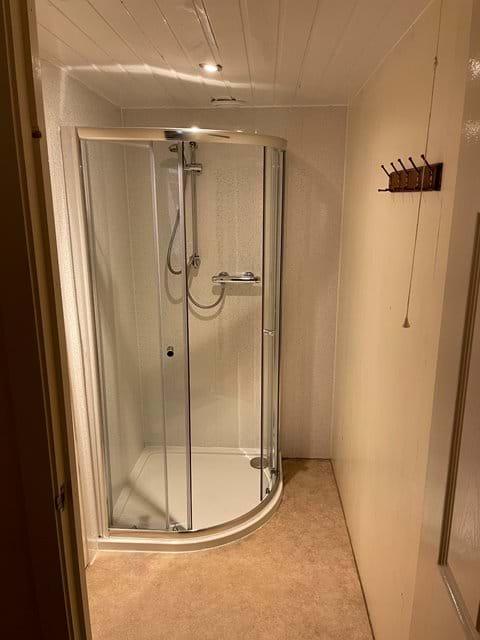 En-suite shower and toilet in each pod 