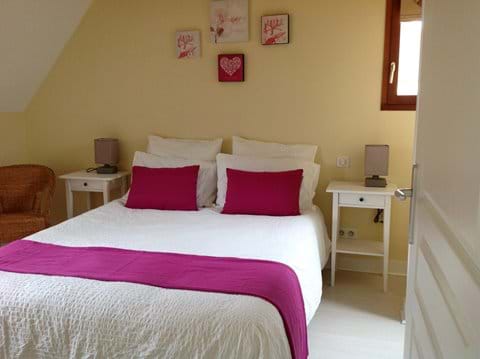 Double room with kingsize bed and ensuite