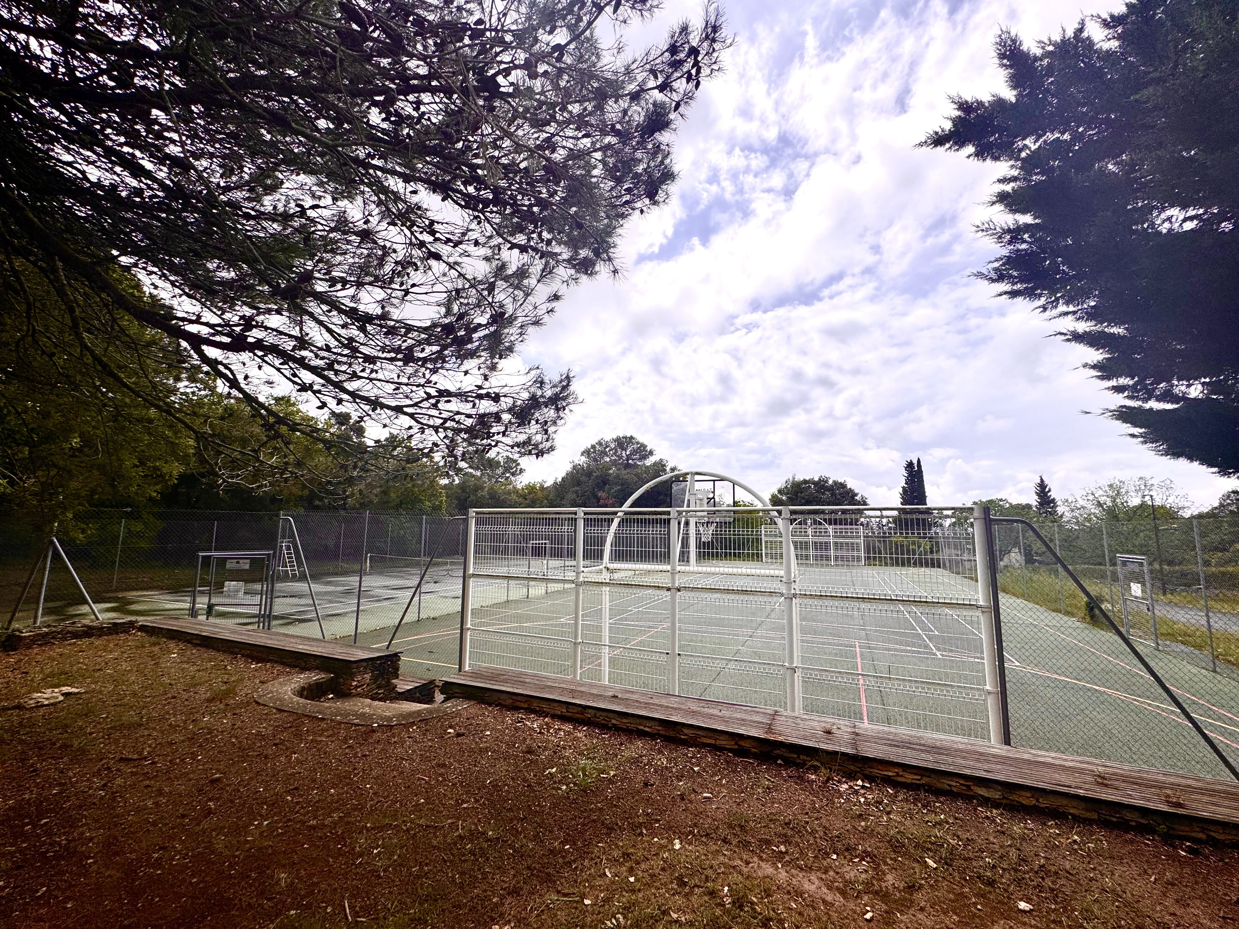 Tennis Court and Basketball Court Aragon