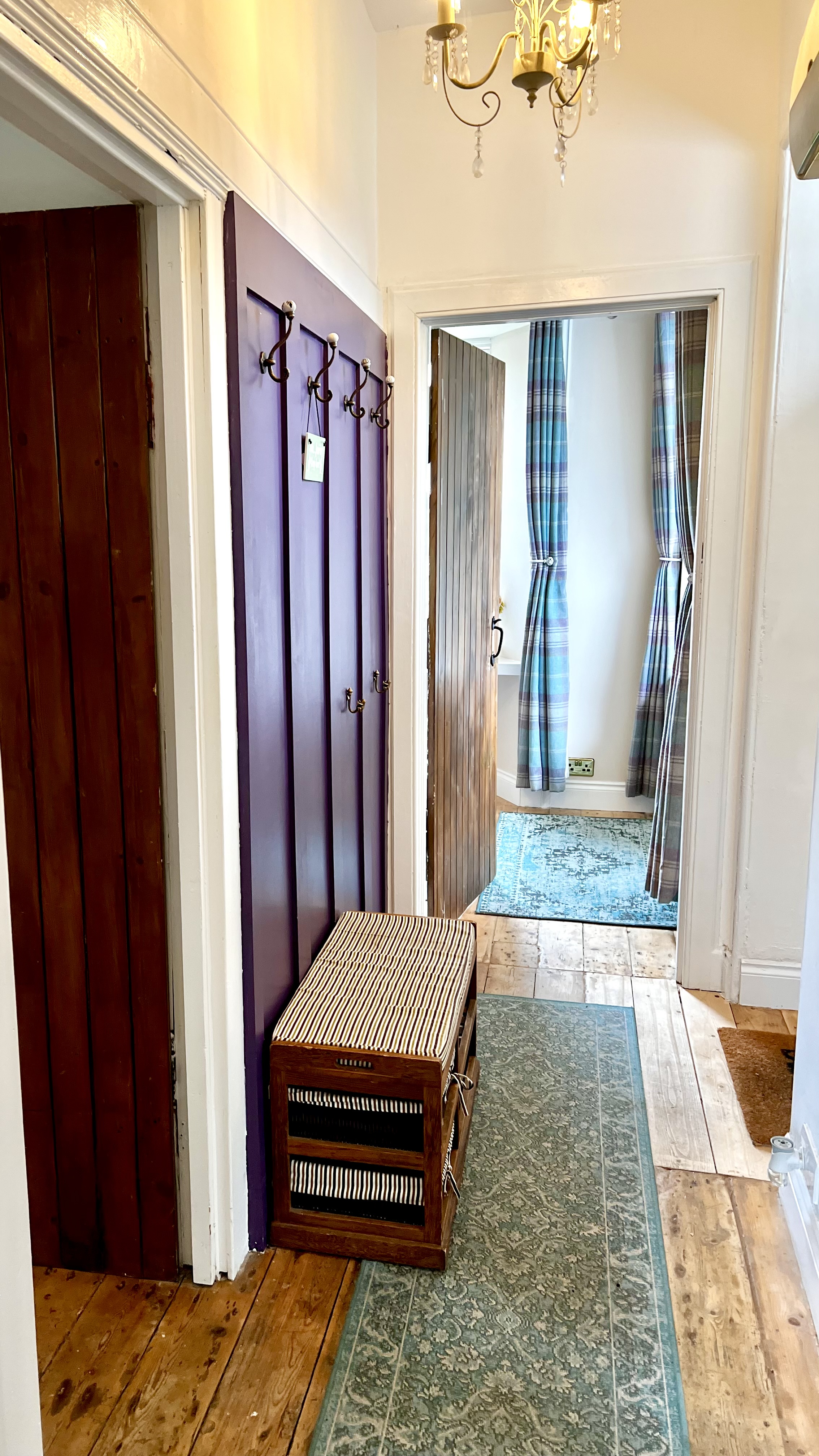 Entrance hall with coat hooks 