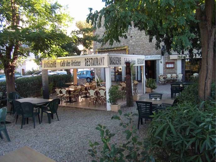 Café des Artistes in Laroque des Alberes - een korte loopafstand van de villa.