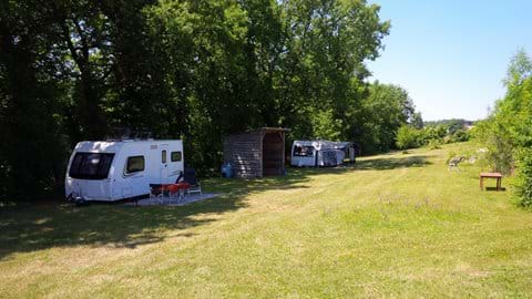 Shady 6-pitch campsite with good facilities located in the valley below the main property