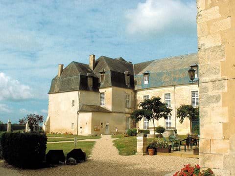 Chateau de Chalais (avec 5* restaurant!) - Credit Charente Tourism