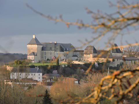 Chalais chateau (Sud-Charente tourism) (10 mins)