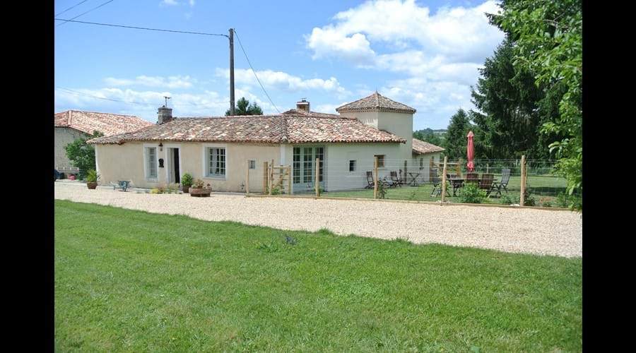 Gite La Fleurette with enclosed private gardens