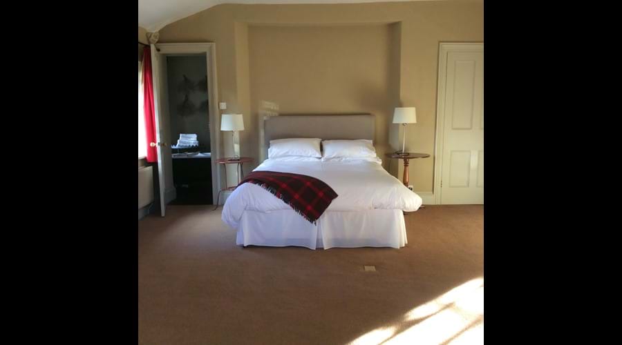 First floor king size bedroom.
