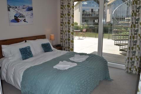 Ground floor master bedroom with ensuite shower room