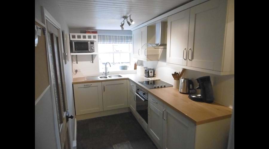 The well-equipped kitchen