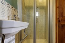 Fixed overhead shower in en -suite
