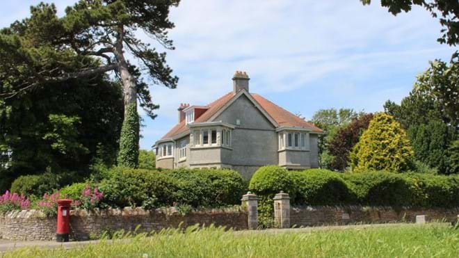 The Mount sits in a quarter of an acre with views to Swanage Bay and Durlston Bay