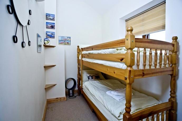 Bedroom 3 (bunk room)