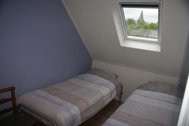 Twin bedroom with view to the centre of the village