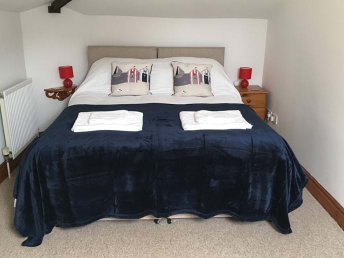 Main bedroom with king or twin beds