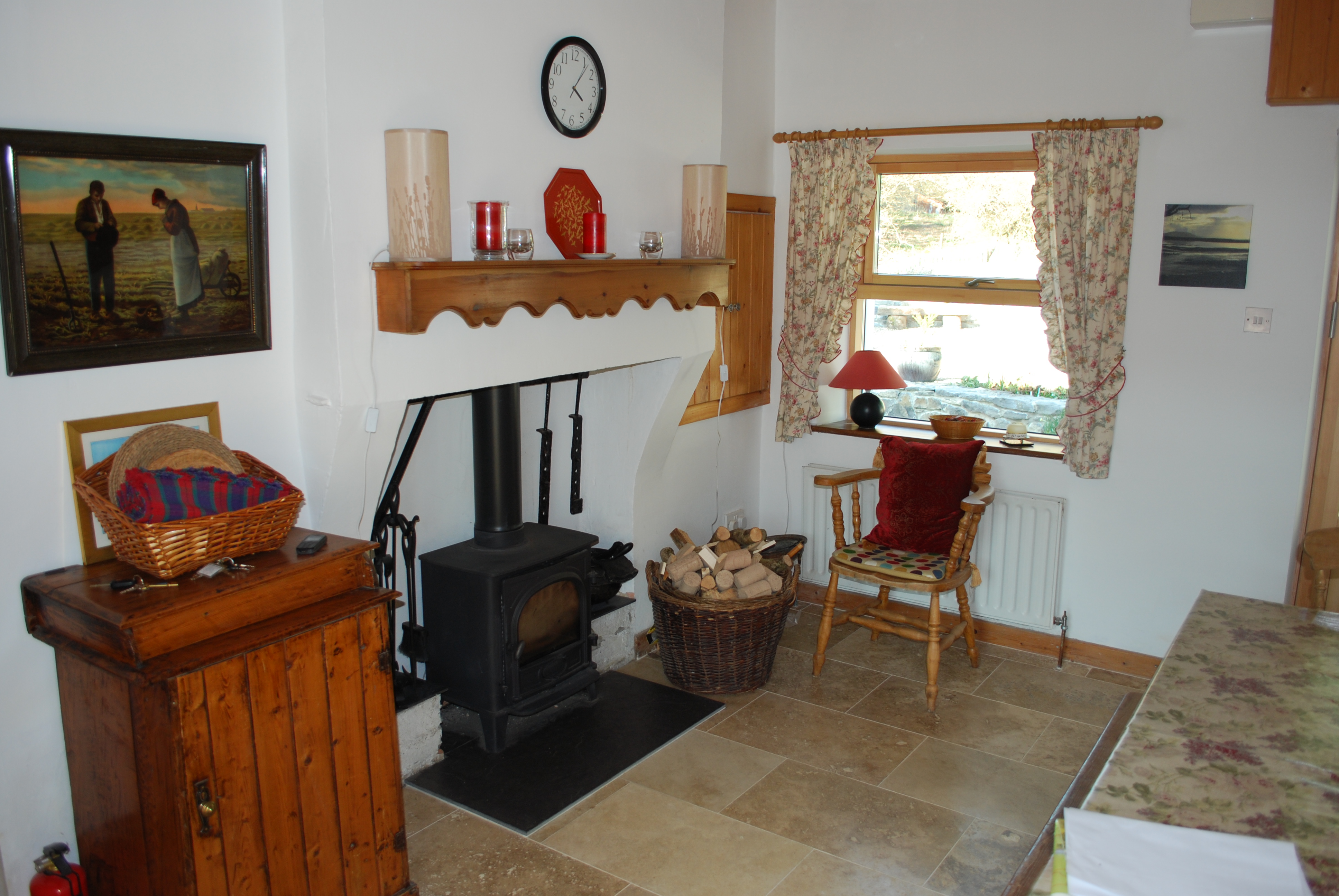Old kitchen (dining room)