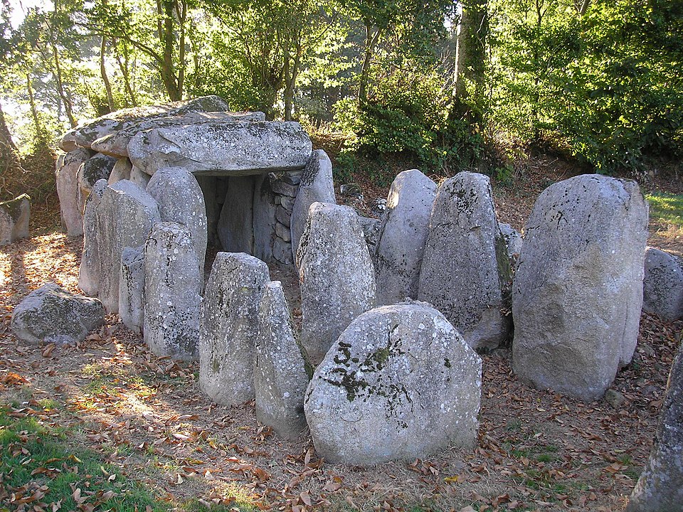 Table au Diable, un long tumulus près de Domfront