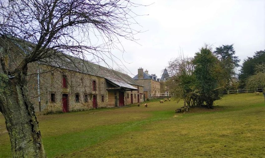 Le vieux château de Lénault, aujourd'hui le pizzeria, Les 2 Ifs