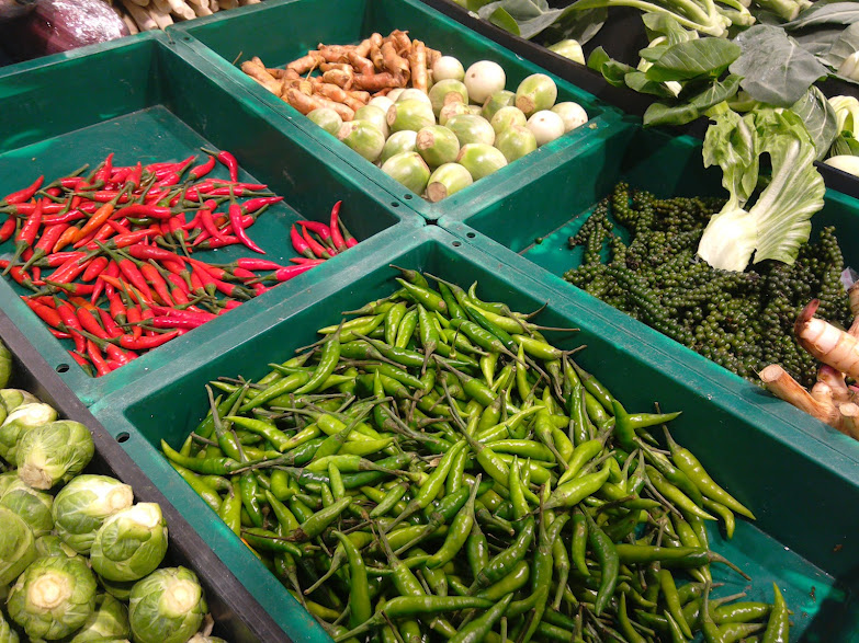 Plastic free chillies, in Caen, Normandy, France