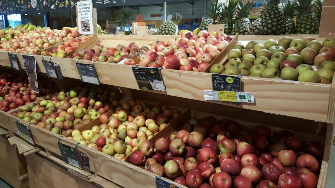 Plastic free organic apples, Normandy