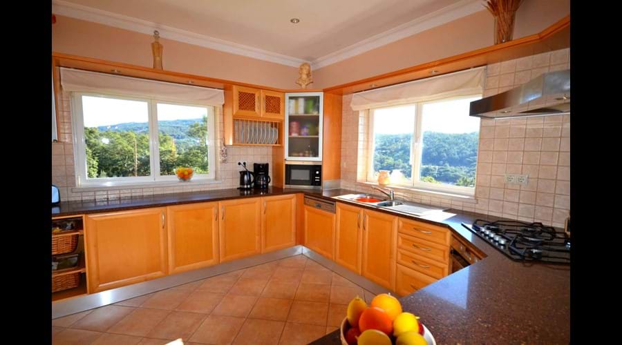 Why rent an appartment in Algarve when you can rent a luxury villa
