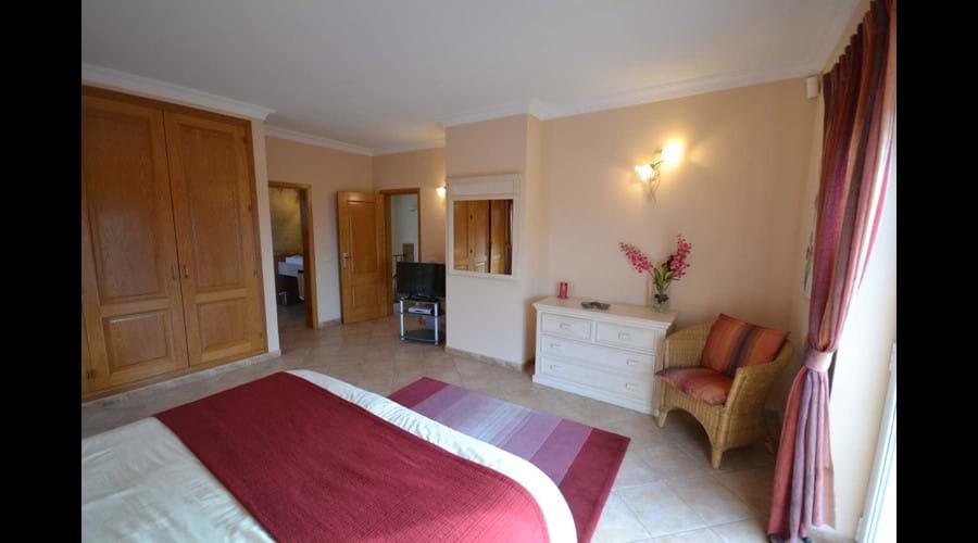 Select Villa for holidays in the Algarve, Monchique villas for rent.