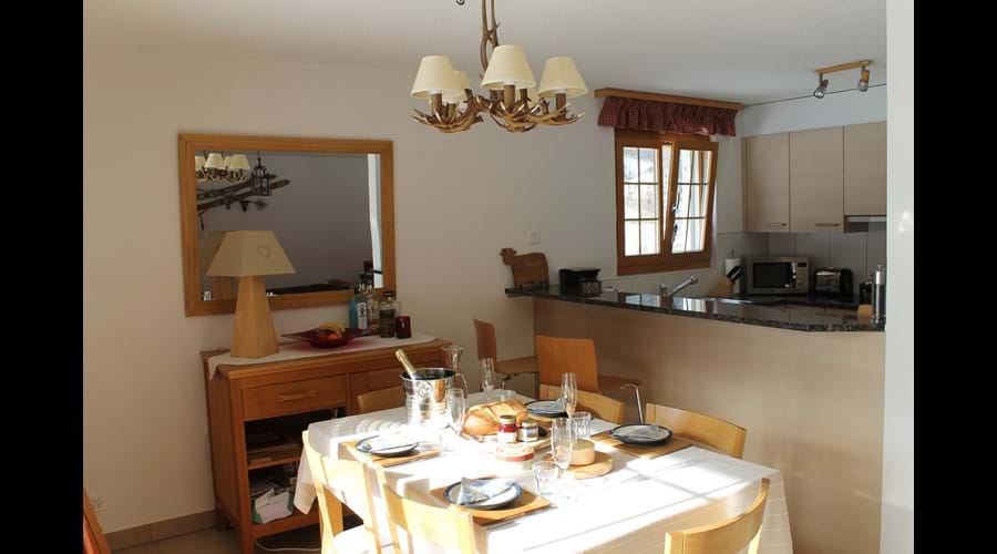 Well equipped kitchen/dining room