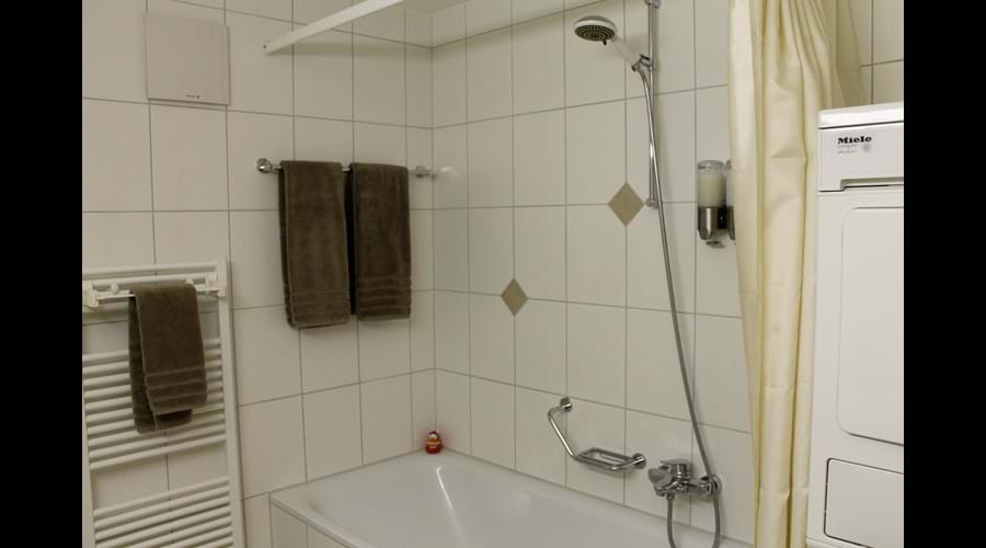 Modern bathroom with washer/drier