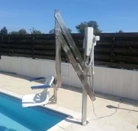 Electric pool hoist