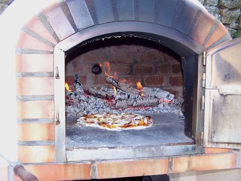 The Outdoor Pizza Oven