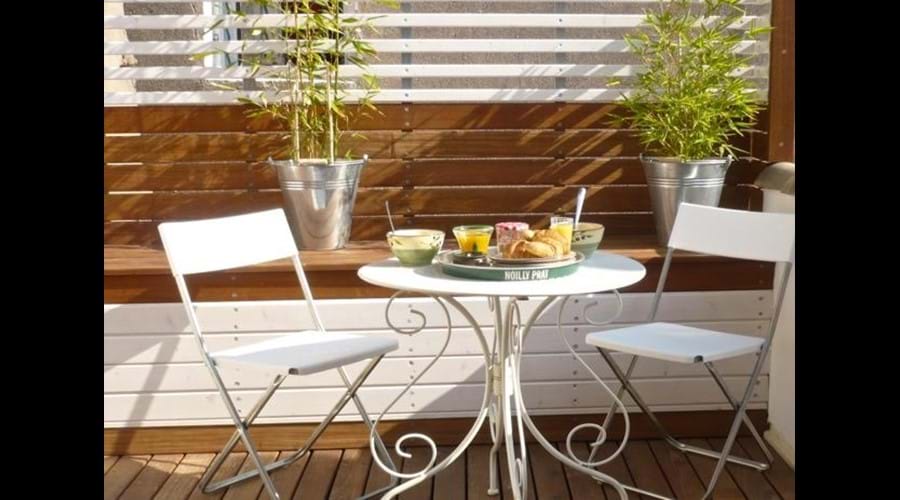 petit dejeuner on the sunny roof terrace