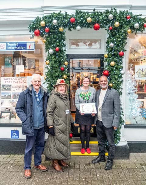 2024 Highly Commended went to the Tourist Information Centre in Market Place LtR: Peter Riding, Jacqui Portway, Rachel Hewlett from the TIC, Deputy Mayor Jubeyuir Ahmed