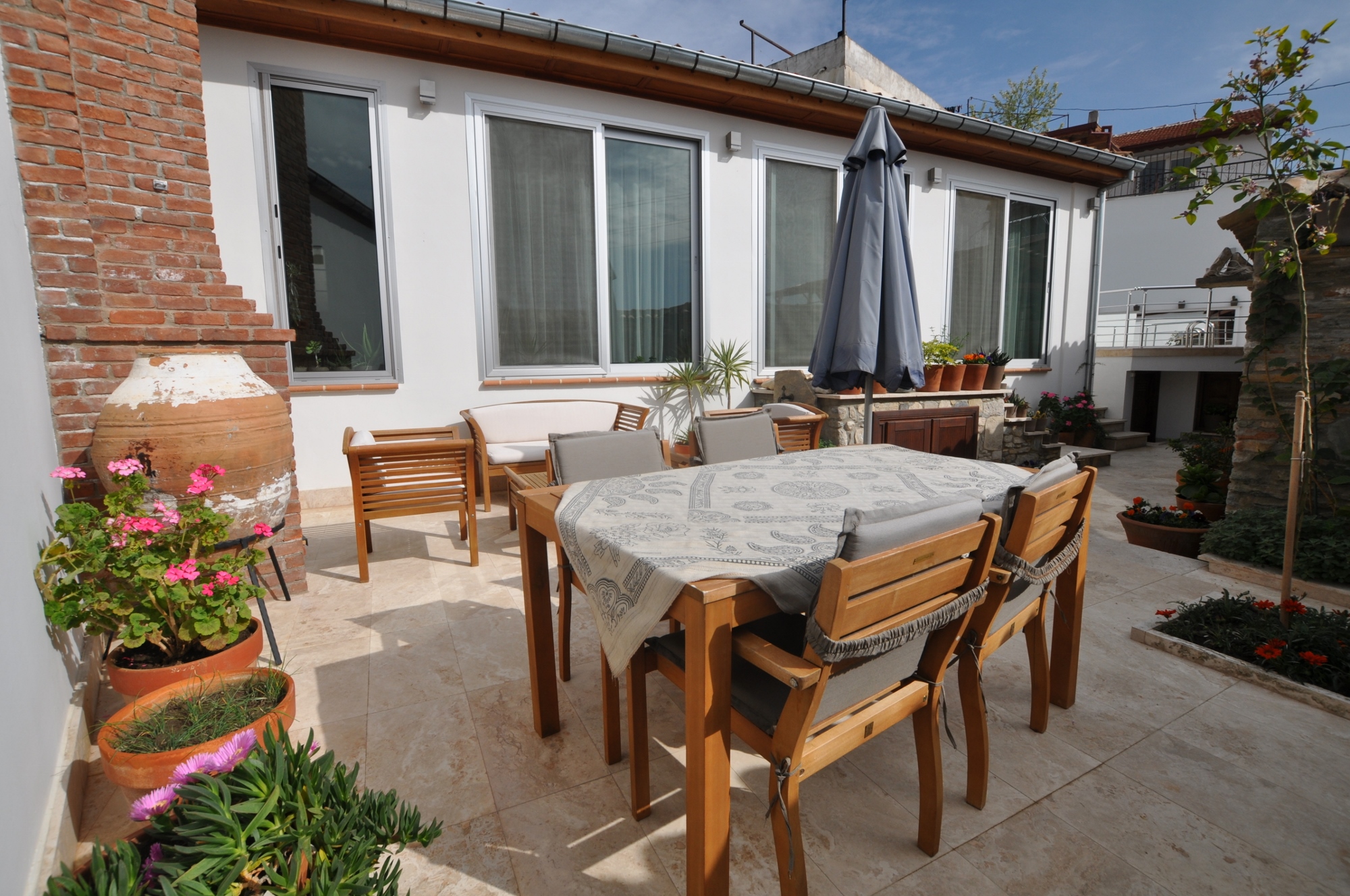 Front dining terrace