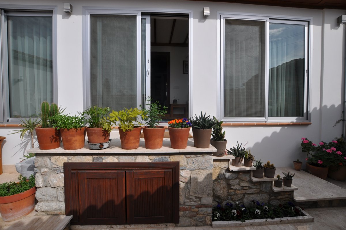 Entrance to Ionia House