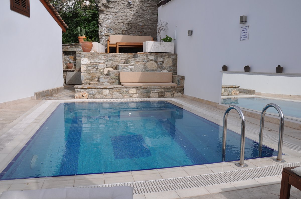 Pool side with raised terrace