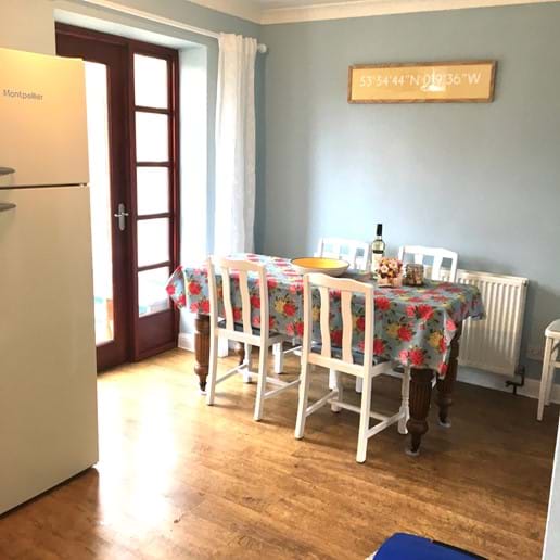 Table for 6, 4 chairs and 2 stools for the end of the table