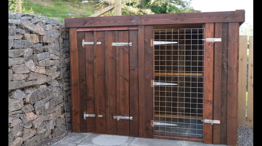 Outside Kennel for Short term use if you want to go shopping etc