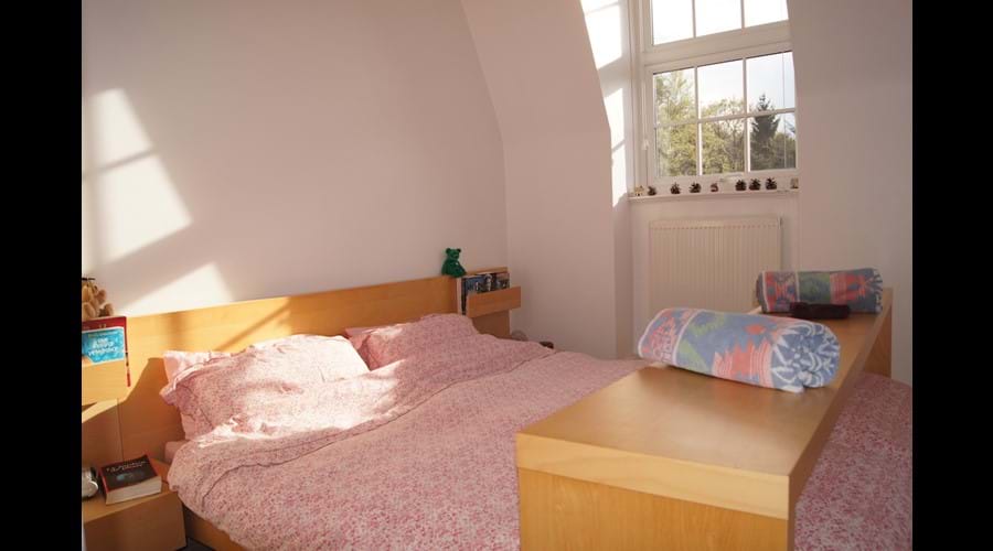 Bright and cheerful guest room