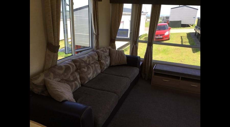 Yellow Hammer - Thornwick Bay Holiday Village