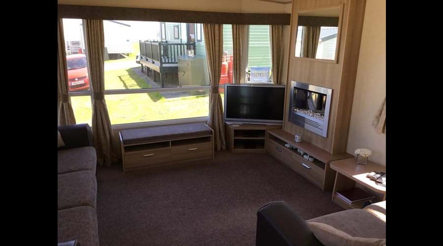 Yellow Hammer - Thornwick Bay Holiday Village