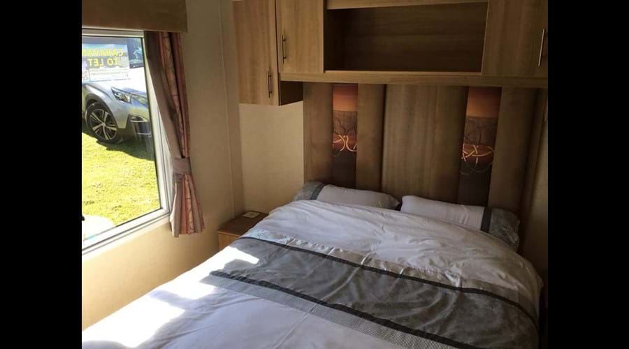 Yellow Hammer - Thornwick Bay Holiday Village