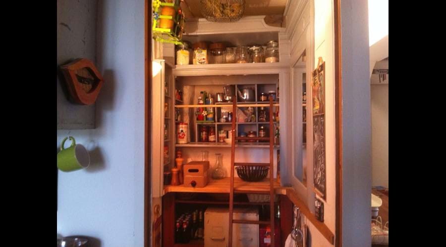 Walk-in pantry, Writer