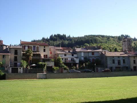 Cuxac-Cabardès is one of the nearby lovely villages in the foothills of the Montagnes Noir