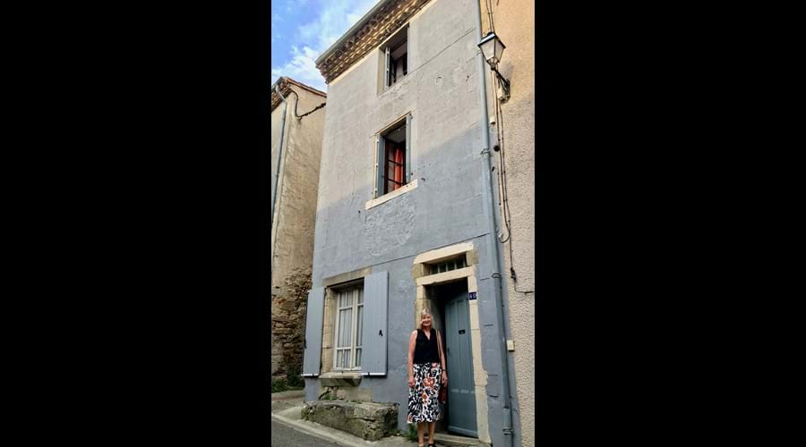 Outside No. 40