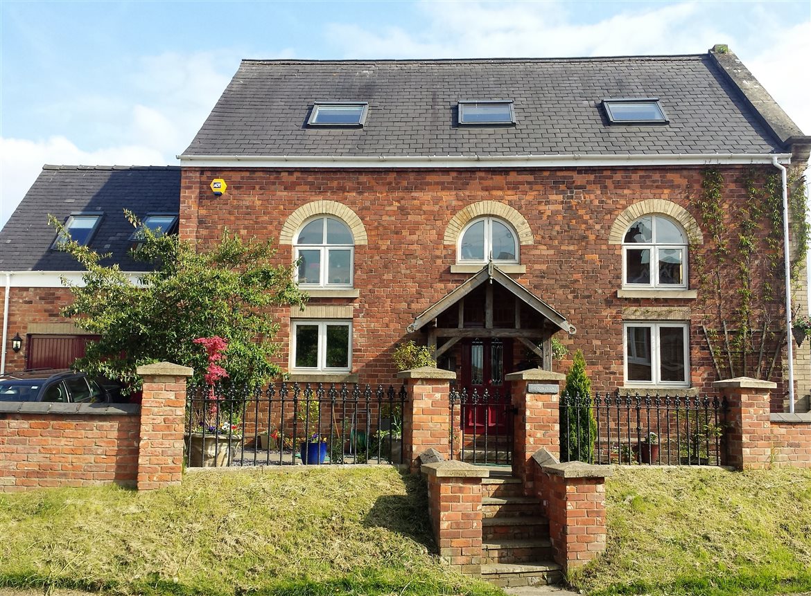 Dog Friendly Holiday Cottage With Hot Tub Sleeps Up To 10 In 5