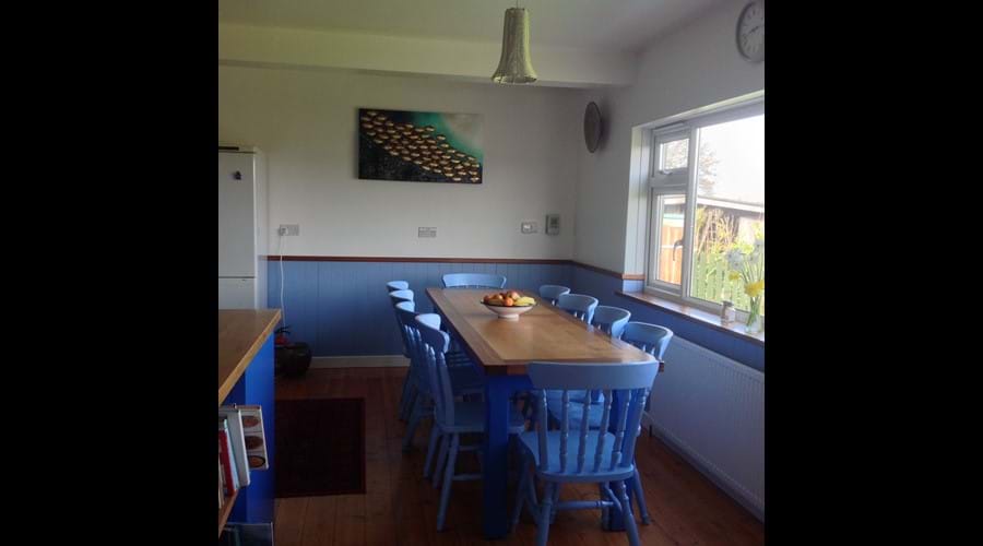 kitchen table seats 10