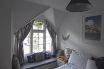 The Main Bedroom - Wake Up With A View Of The Harbour