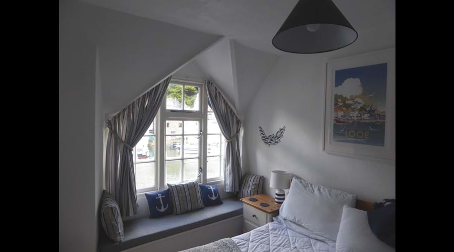 The Main Bedroom - Wake Up With A View Of The Harbour