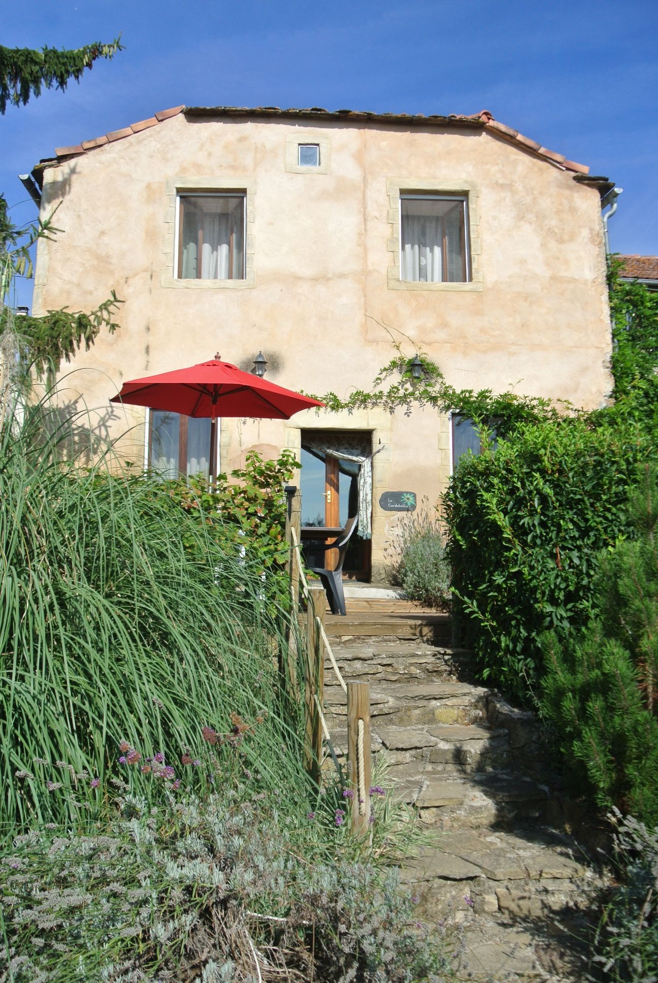 La Cardabelle, with steps down to garden and pool