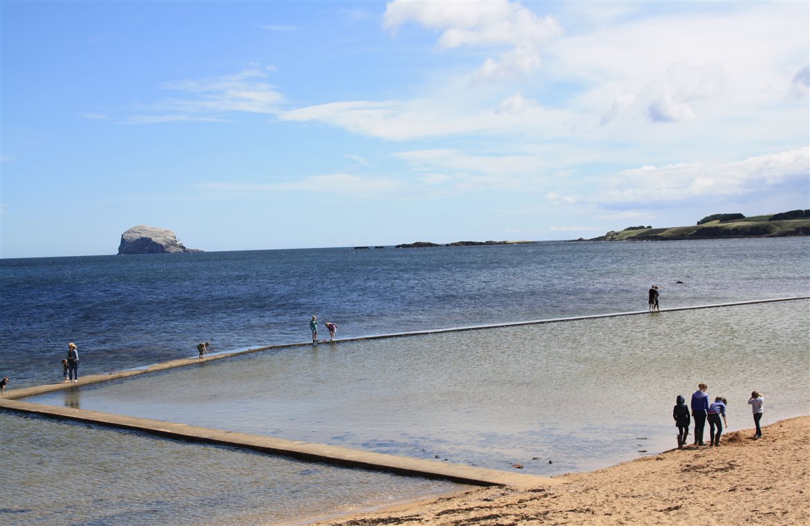 Spacious ground floor holiday home in North Berwick sleeps 4 45 Westgate North Berwick
