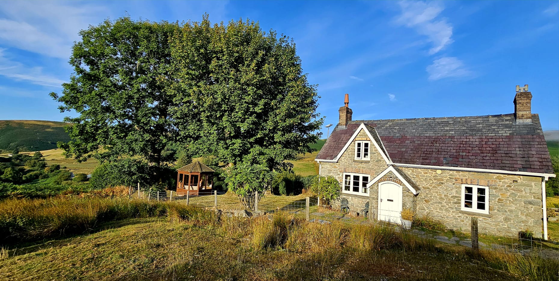 Guests have use of the whole cottage and the garden including the summerhouse
